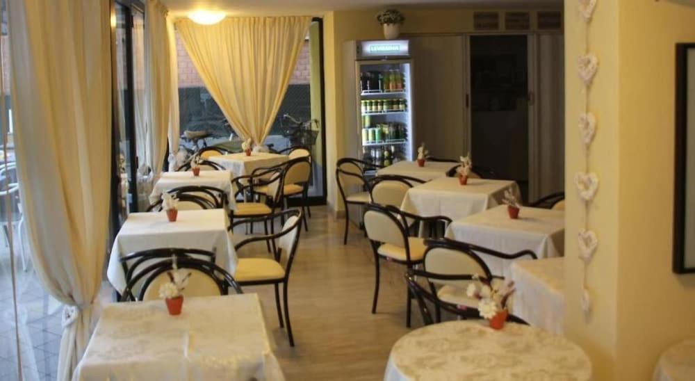 Hotel Orlov Rimini Exterior photo