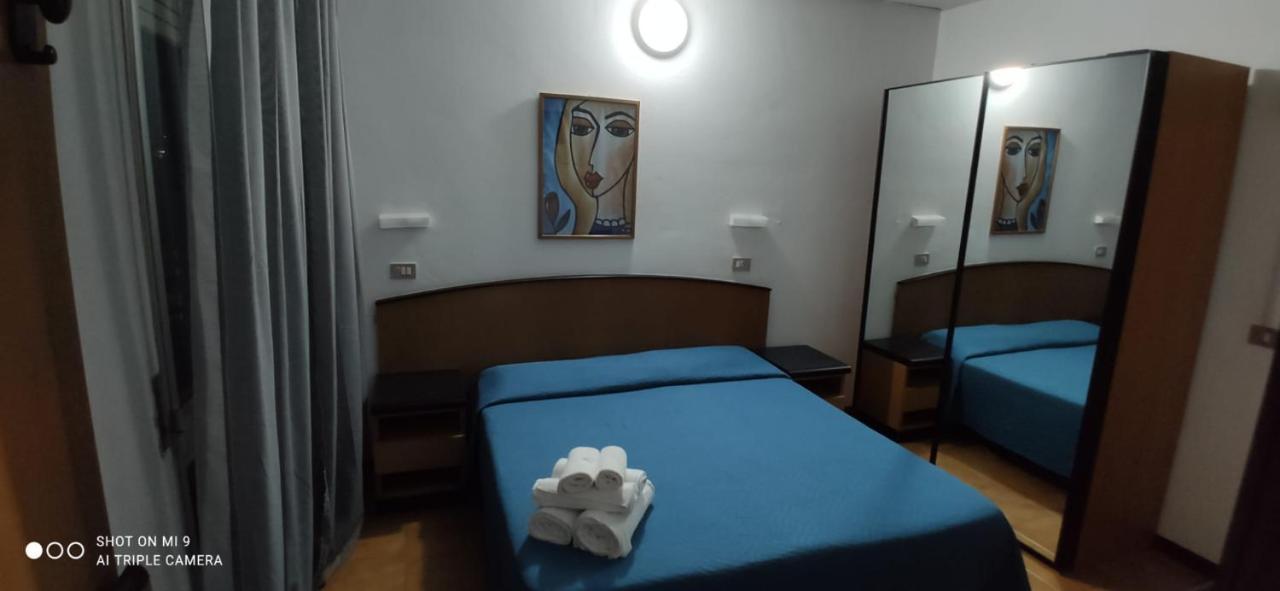 Hotel Orlov Rimini Exterior photo