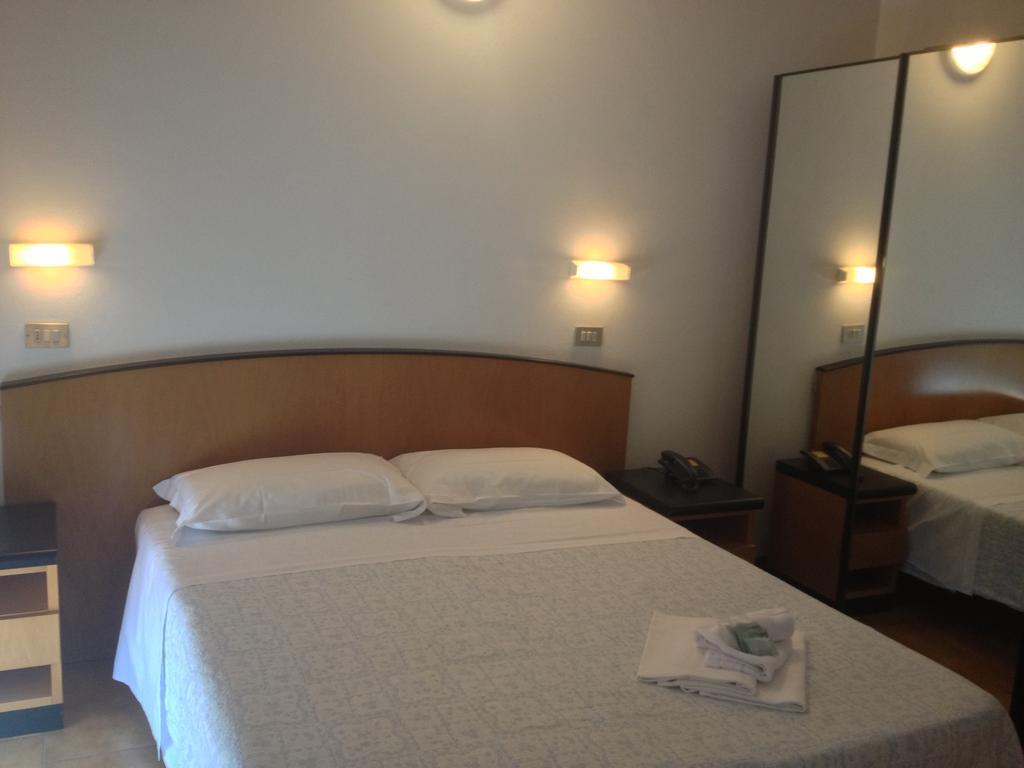 Hotel Orlov Rimini Exterior photo