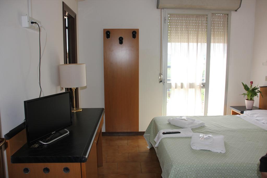 Hotel Orlov Rimini Exterior photo