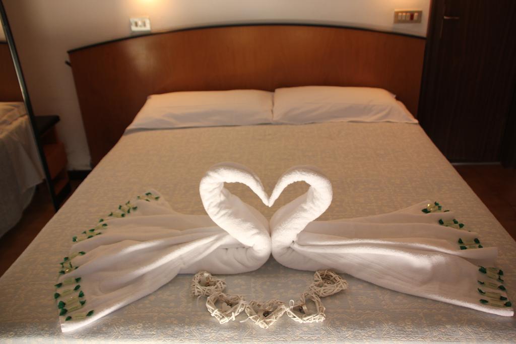 Hotel Orlov Rimini Exterior photo